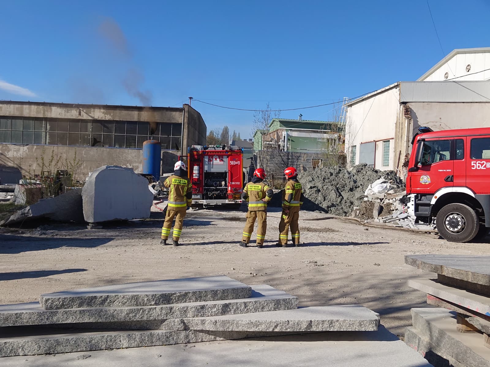 Pożar hali przy Alei Wojska Polskiego w Strzegomiu [FOTO] 